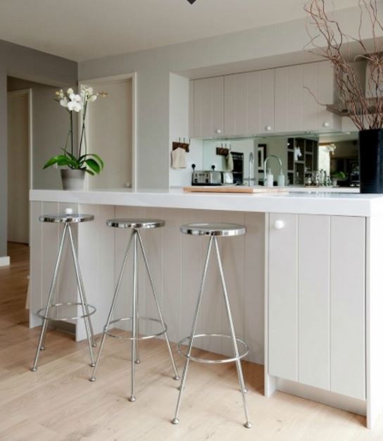 Phòng bếp được thiết kế hiện đại trong mẫu nhà 2 tầng